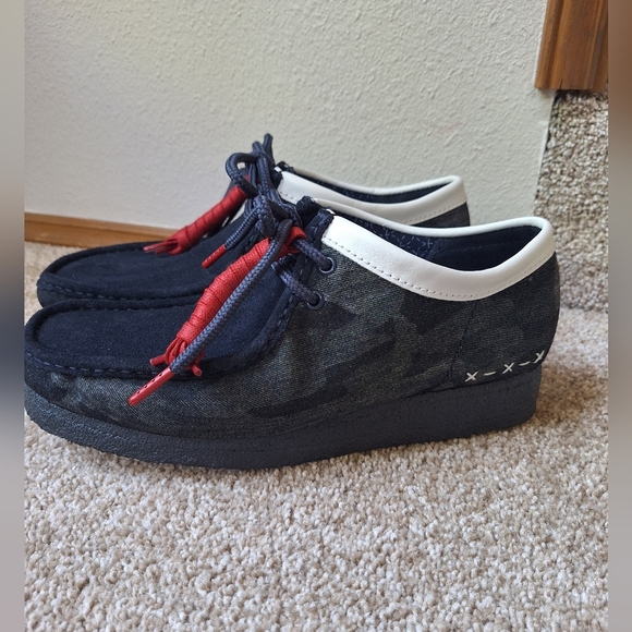 NWOT Clarks Wallabee Denim Blue Synthetic/Leather Shoes Mens Size 9M - Picture 1 of 9